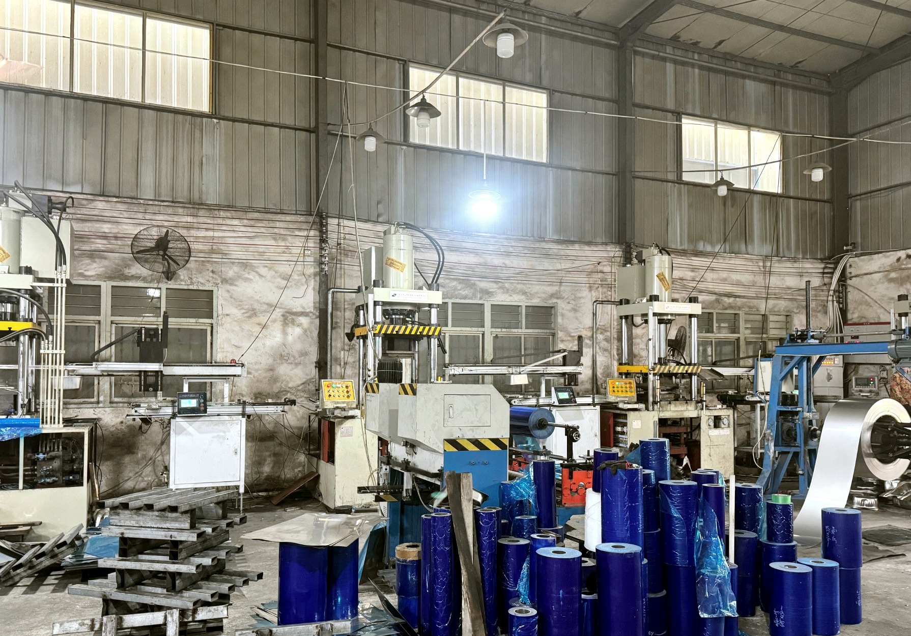Workshop equipment and material rolls in a production area